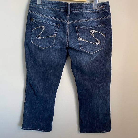 Silver Jeans Women's Low Rise Medium Wash SANTORINI Cropped 3/4 Jeans Size 28 - Picture 6 of 13